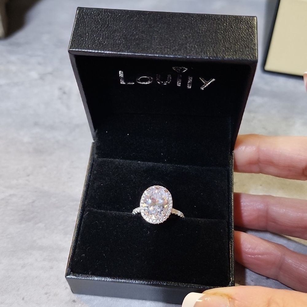 Louily Halo Ovel cut Moissinite diamond 3.5 CT engagement ring
